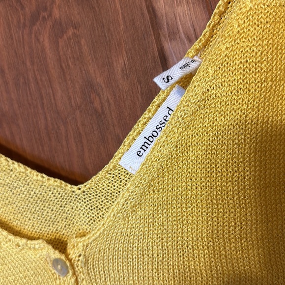 Women’s Juniors Cute Cropped Yellow Knit Camisole Top - Picture 2 of 4